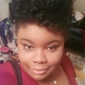 Meet your Posher, Dee-dee